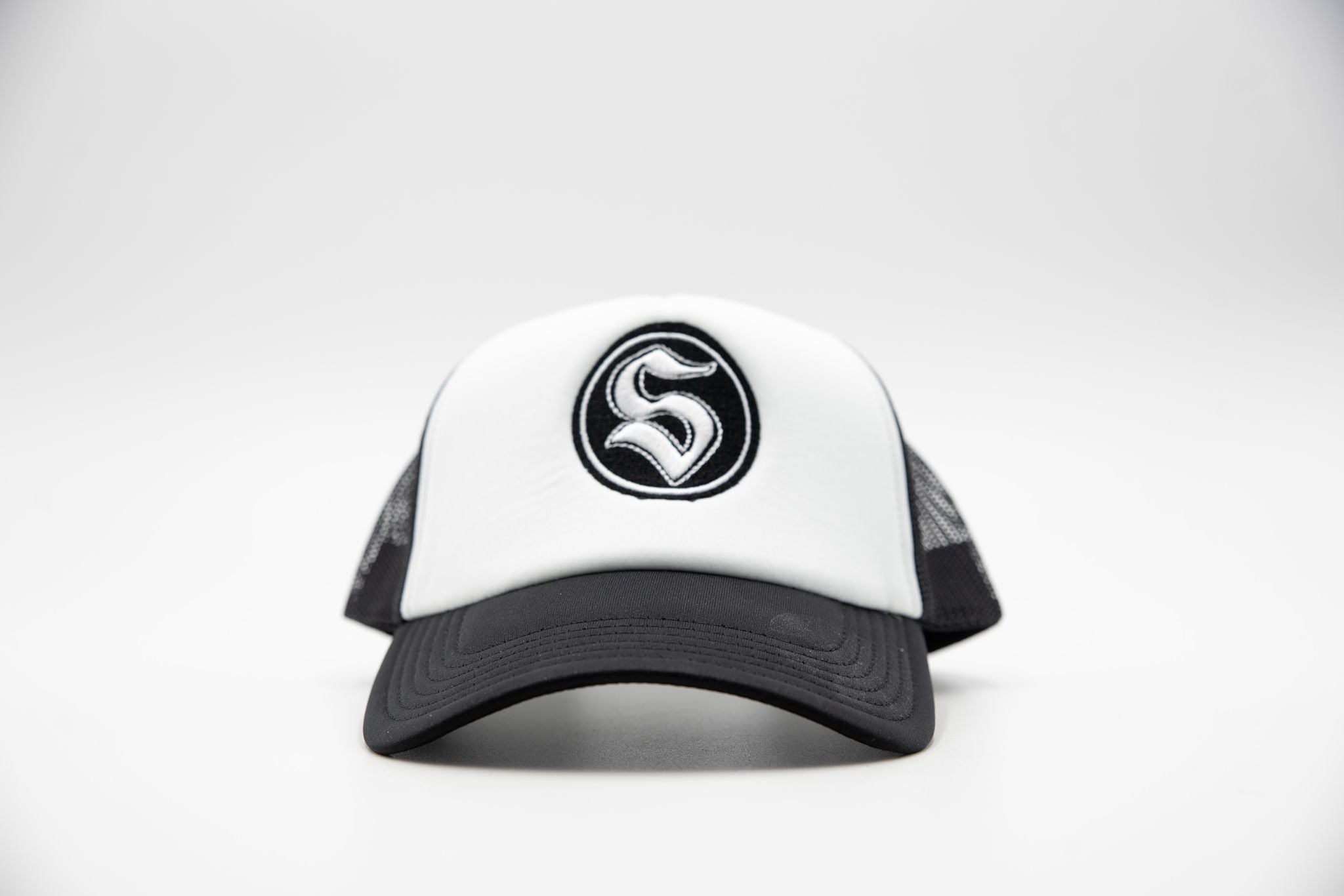 “LOGO” TRUCKER HAT
