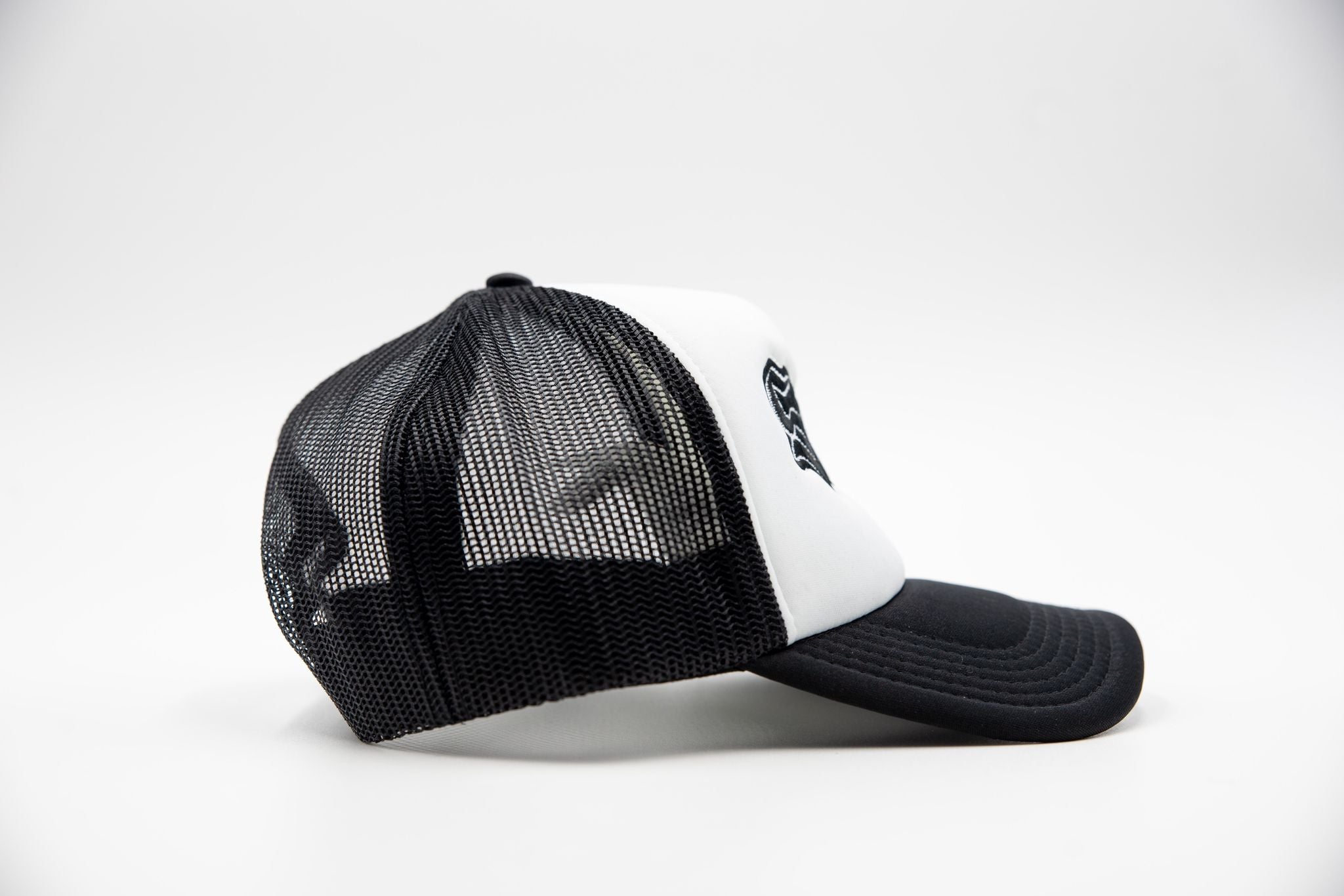 “SANTO” TRUCKER HAT