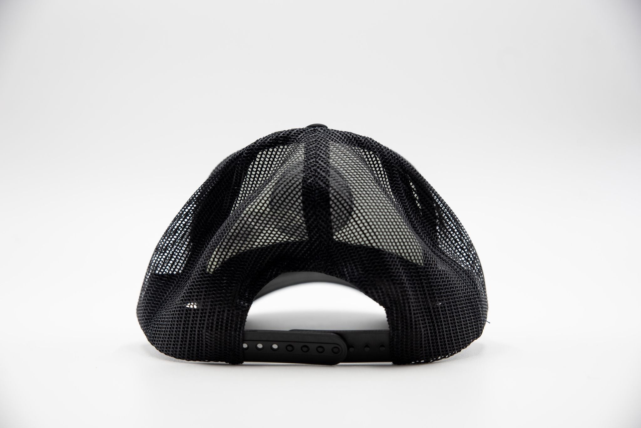 “LOGO” TRUCKER HAT