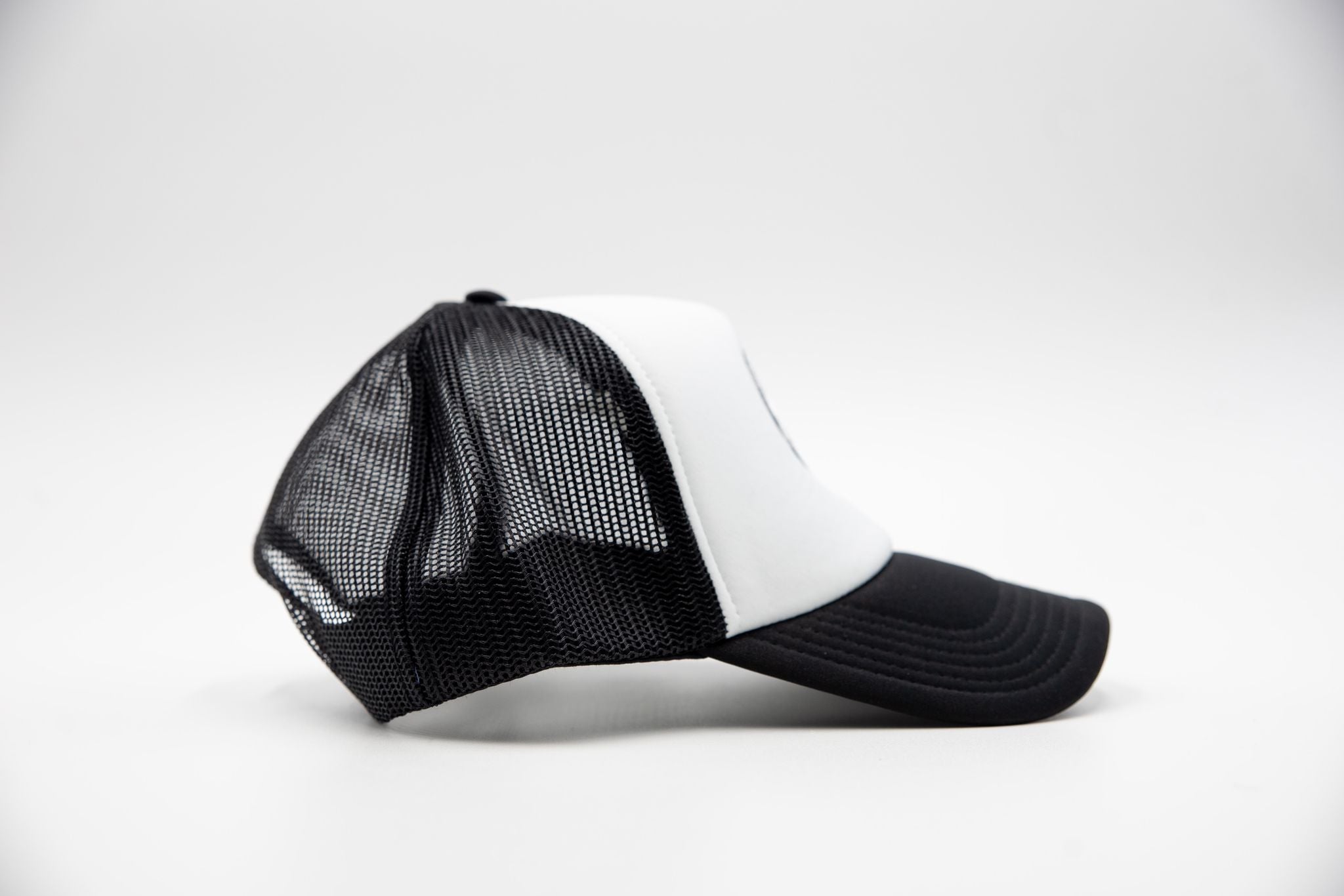 “LOGO” TRUCKER HAT