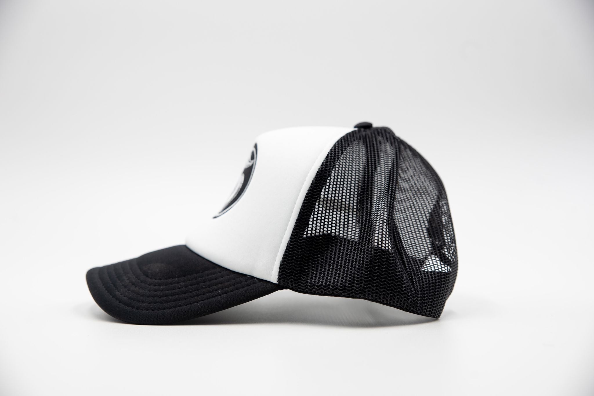 “LOGO” TRUCKER HAT