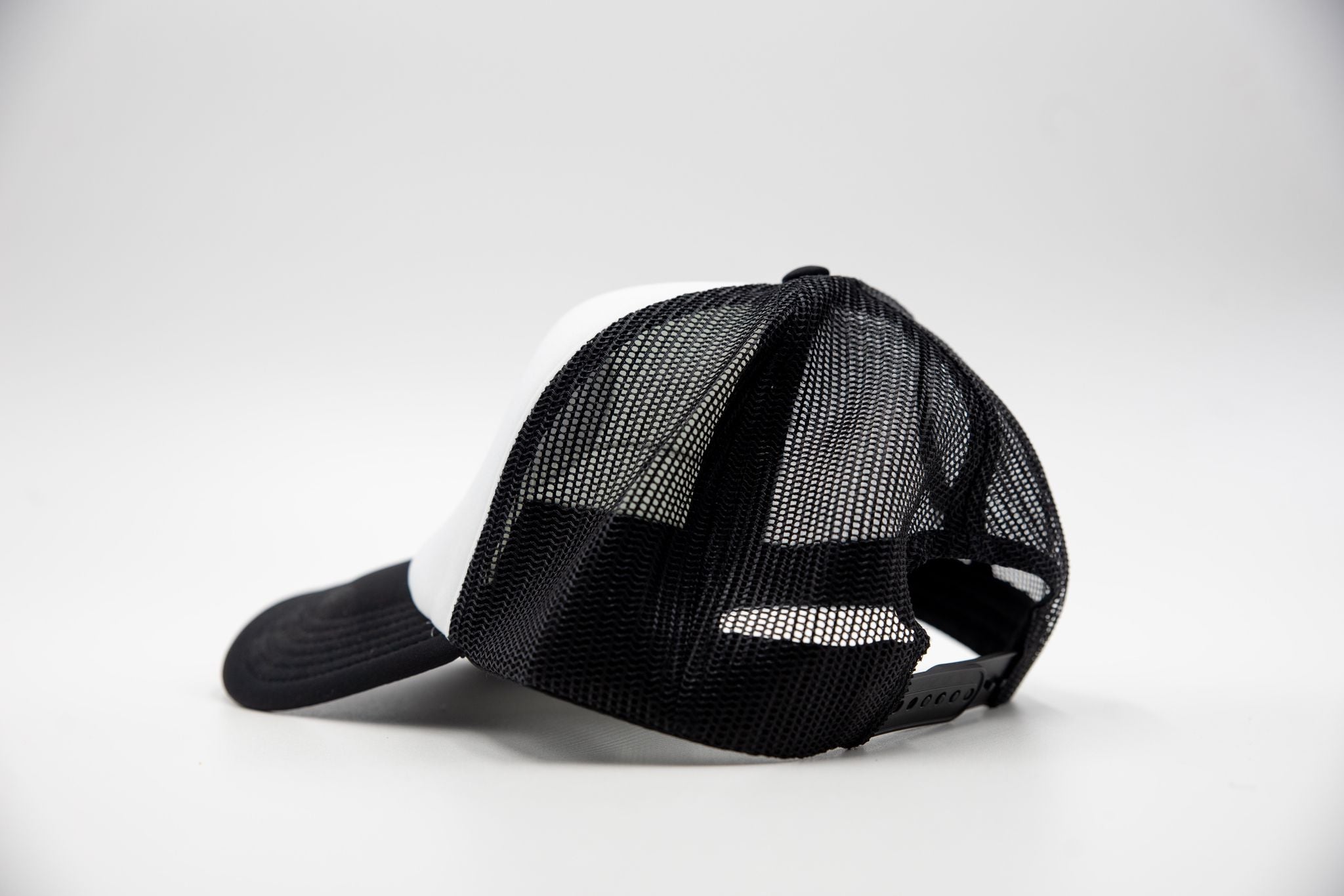 “LOGO” TRUCKER HAT