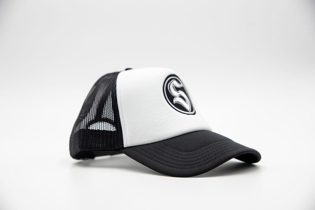 “LOGO” TRUCKER HAT